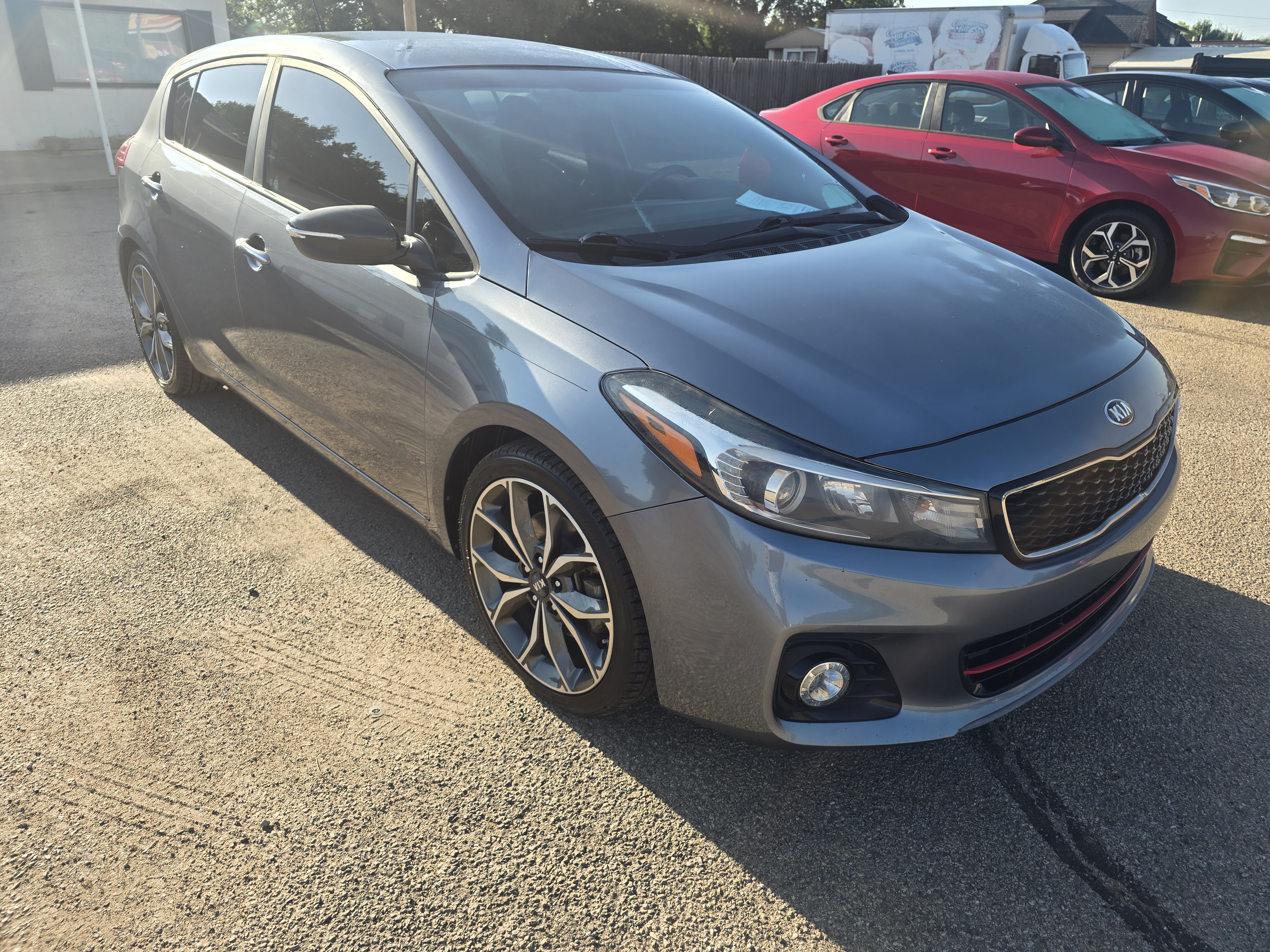 2017 Kia Forte5 SX DCT