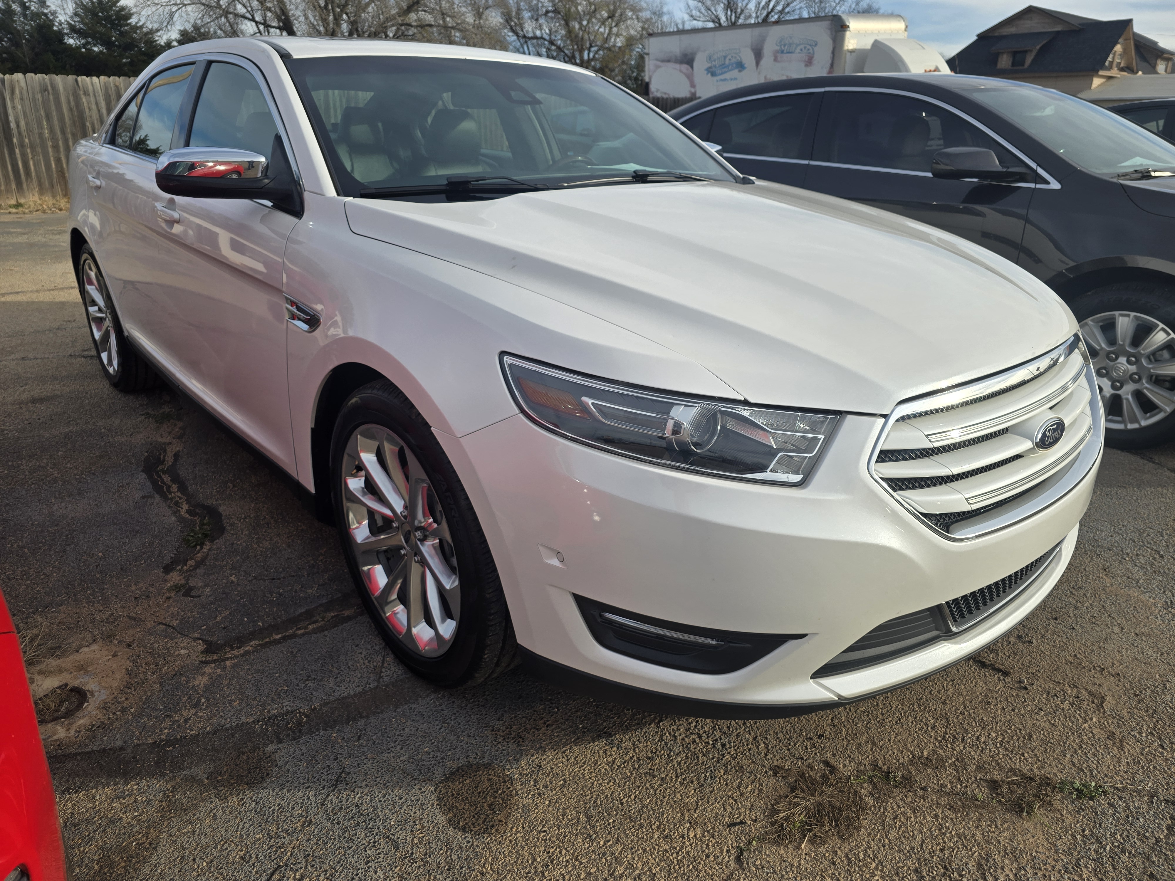 2016 Ford Taurus Limited's photo
