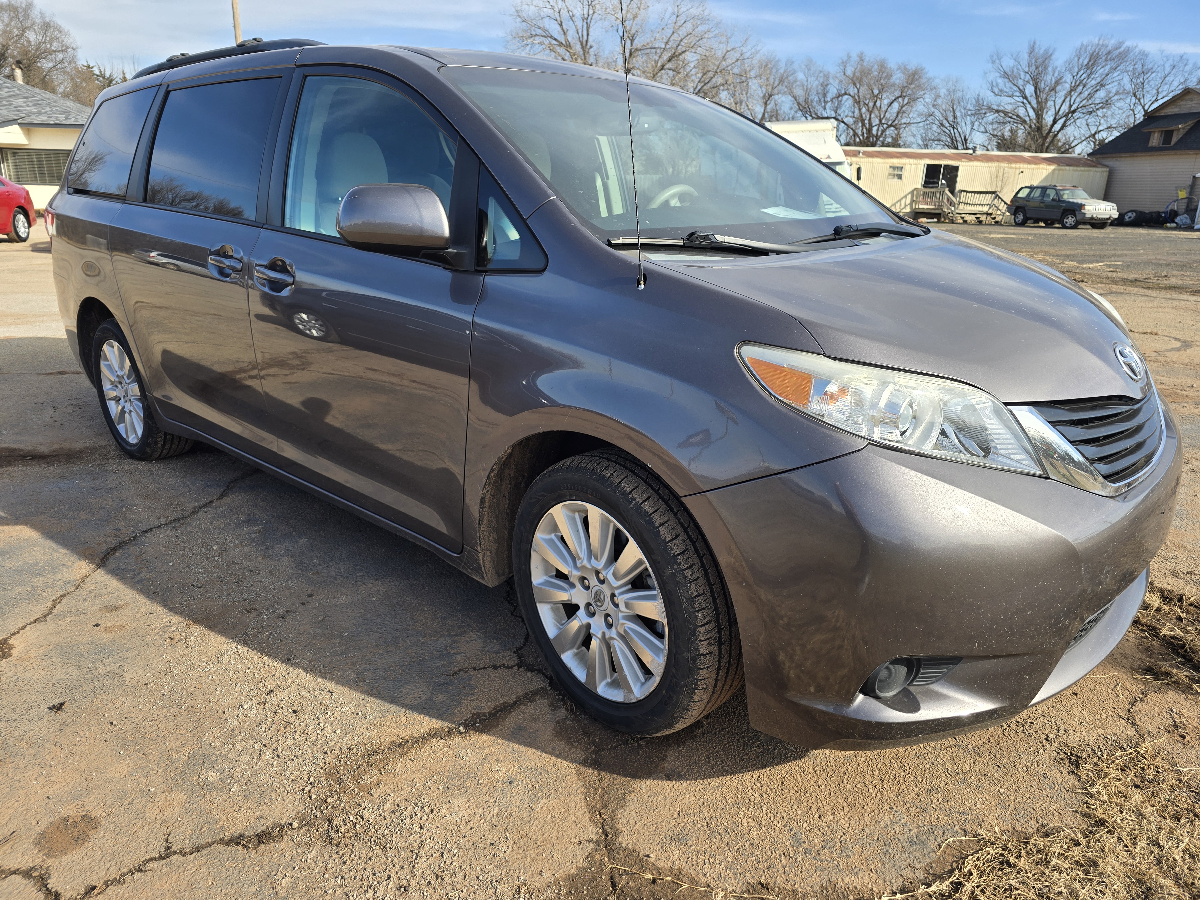 2012 Toyota Sienna 5dr 7-Pass Van V6 LE AWD 