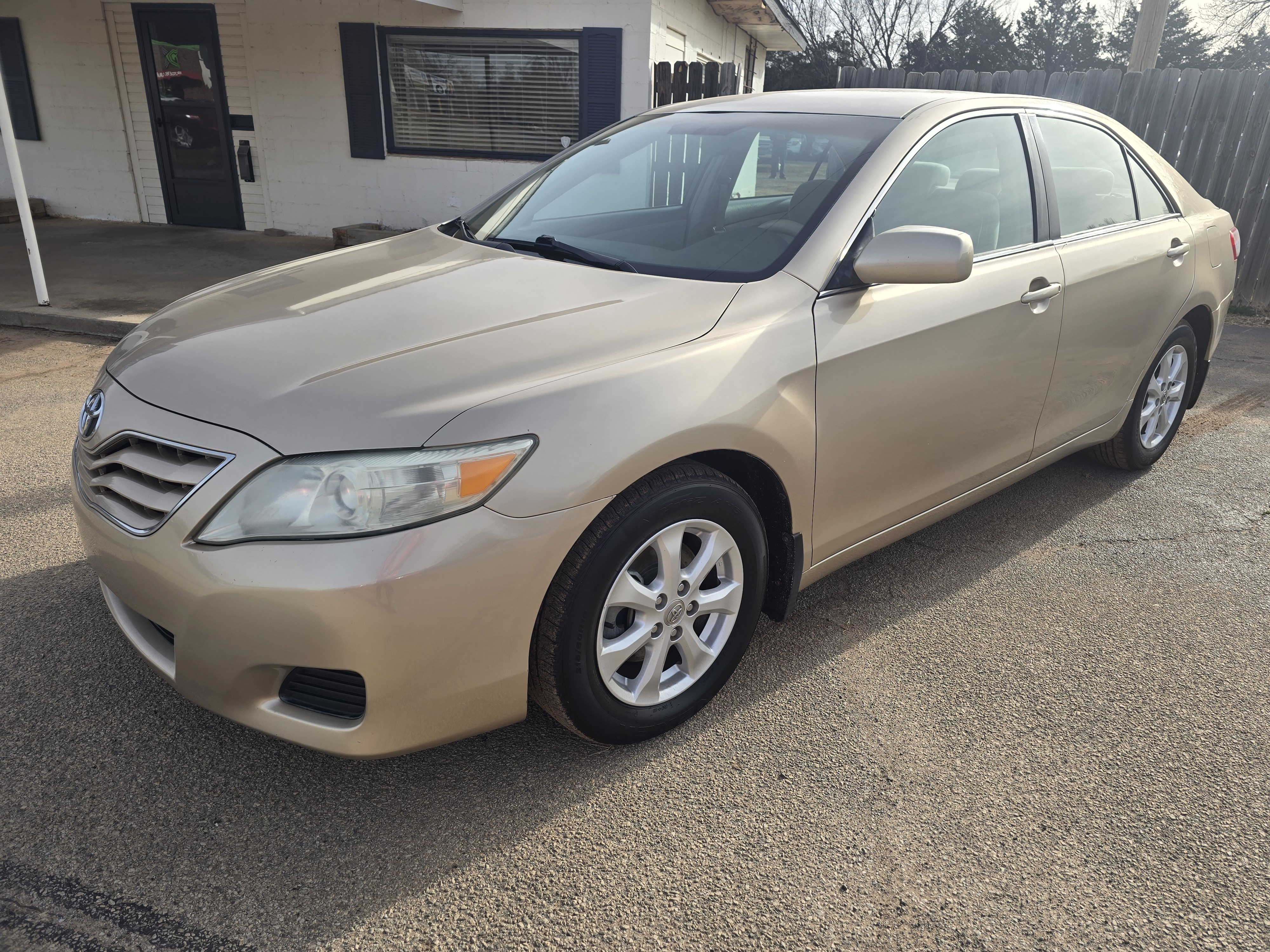 2011 Toyota Camry 4dr Sdn I4 Man LE