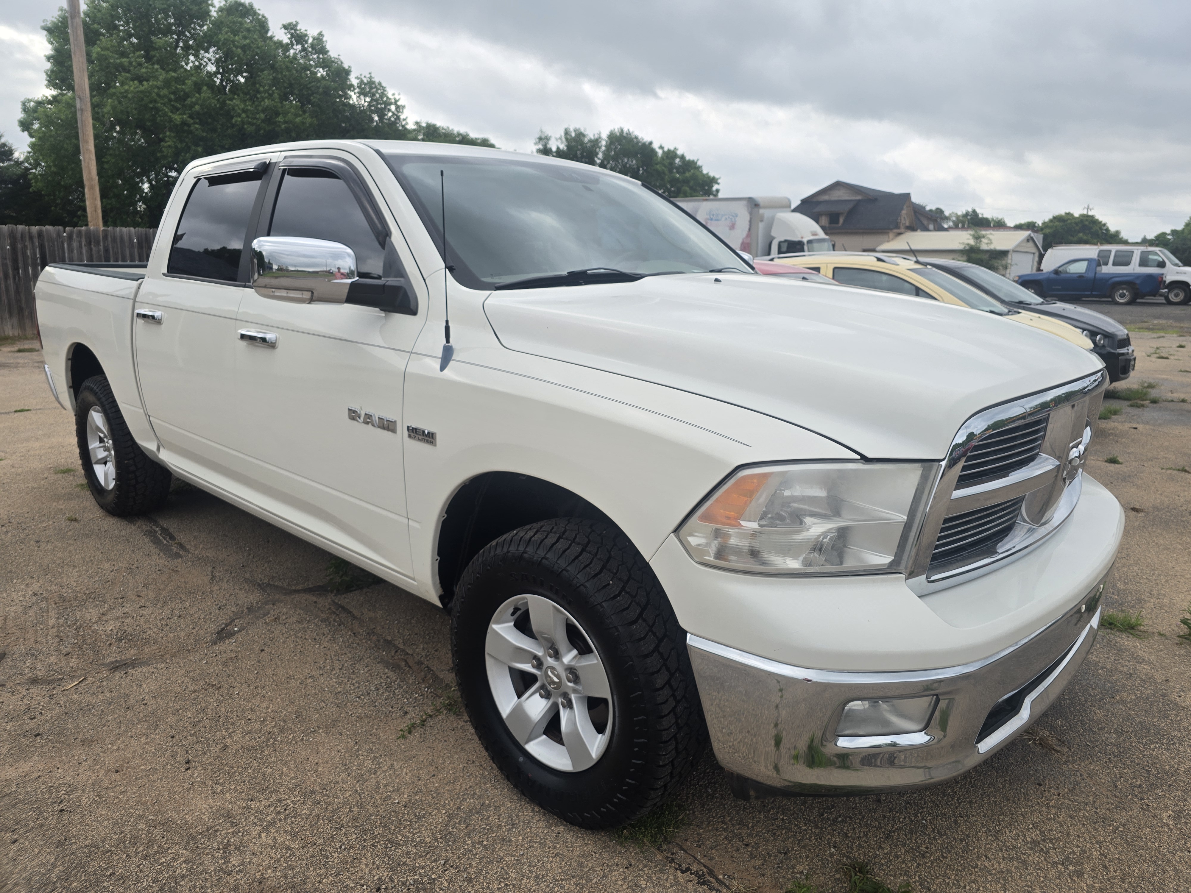2009 Dodge Ram 1500 2WD Crew Cab 140.5" SLT