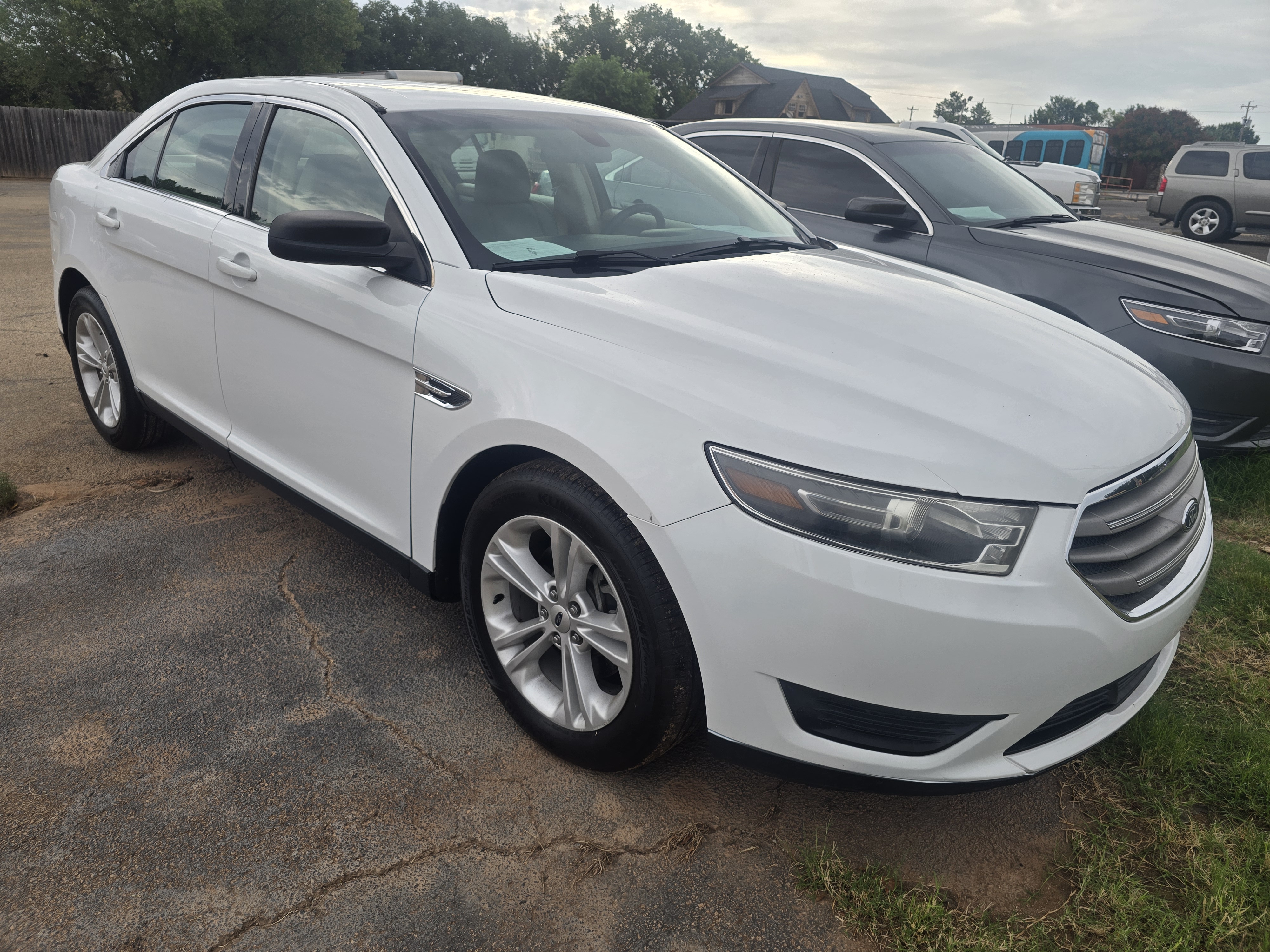 2017 Ford Taurus SE FWD